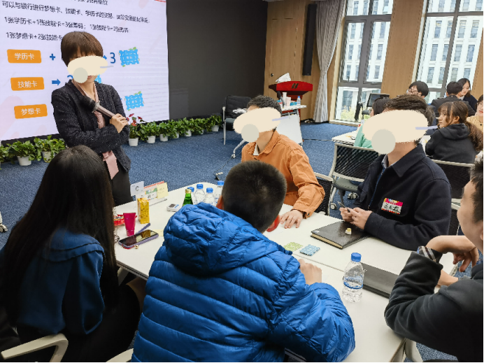 想帮学生少走求职弯路，高校老师学职业规划有用处吗？(图2)